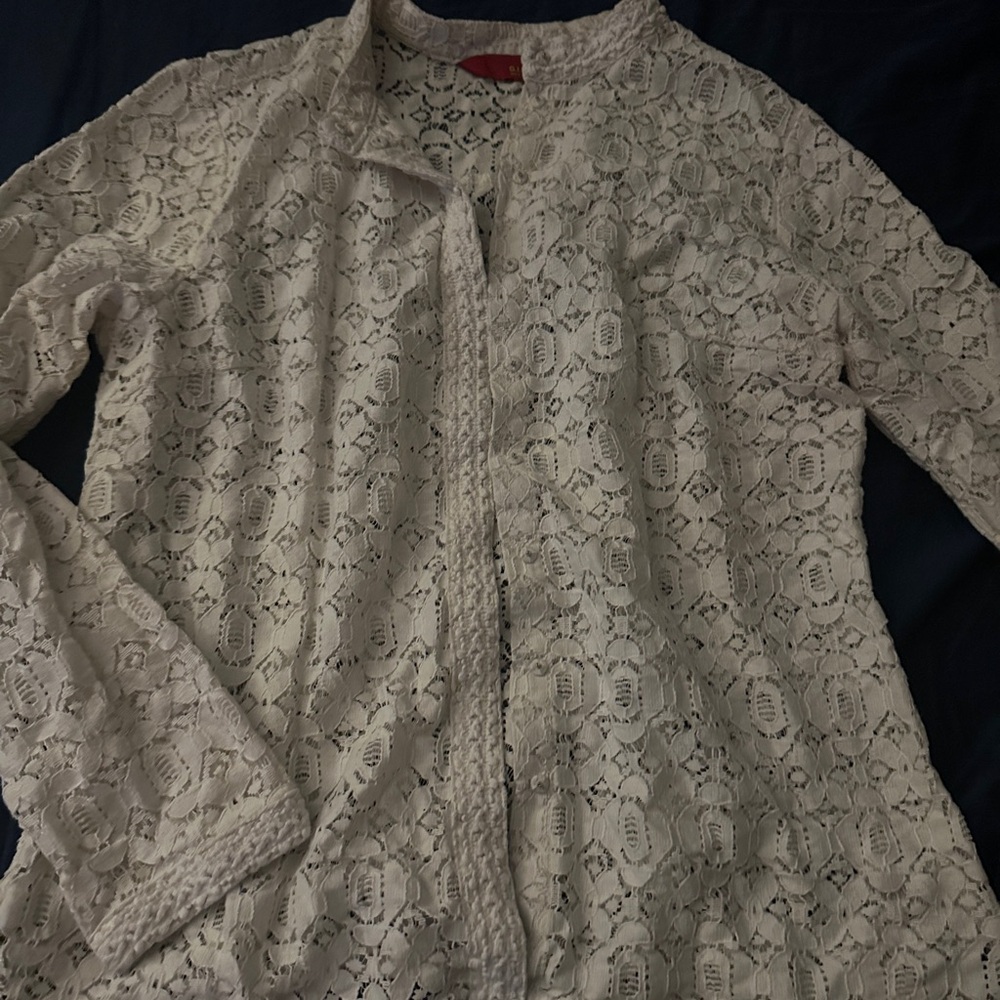 G.I.L.I (Got it Love it) white flowery cover up Shaw/cardigan.